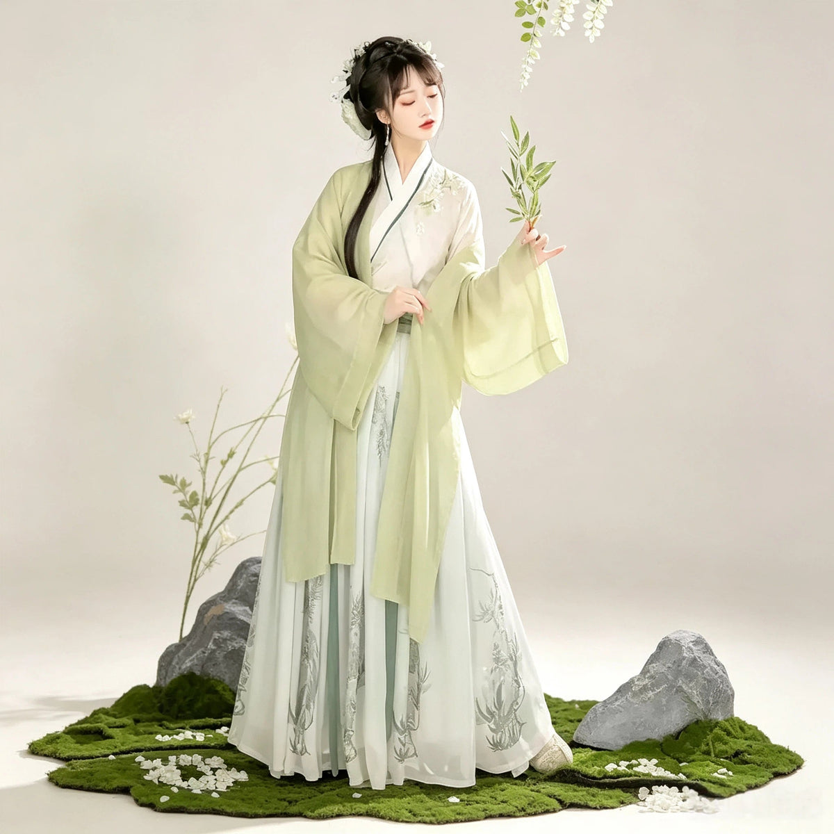 Green and white Wei-Jin-style wide-sleeve Hanfu