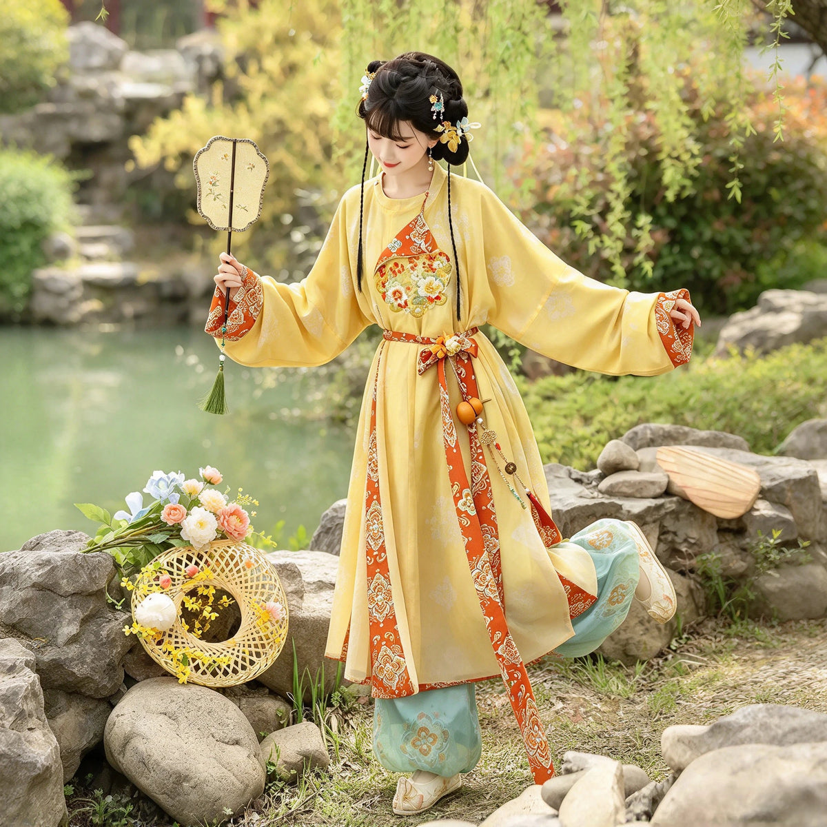 Chinesisches Hanfu Kleid Damen (Yuanlingpao Set) – Tang-Dynastie Hanfu Robe in Gelb mit Bestickung & Weiter Hose, Traditionelles Kostüm für Cosplay & Fotoshooting