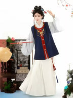 Ming-Dynastie Hanfu Set Damen – Dunkelblaue Bijia Weste mit Roter Borte, Weißes Liling Shan & Elegantes Mamianqun für Fotoshooting & Events