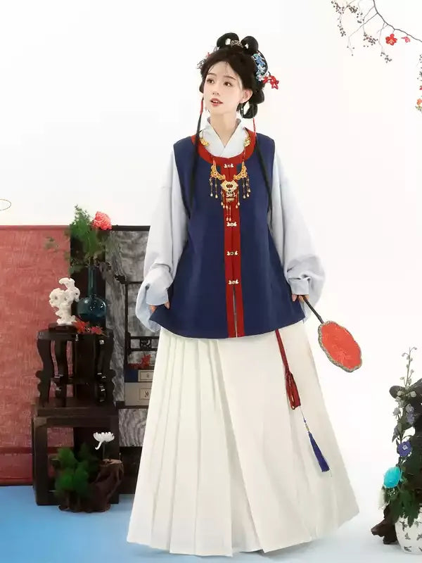 Ming-Dynastie Hanfu Set Damen – Dunkelblaue Bijia Weste mit Roter Borte, Weißes Liling Shan & Elegantes Mamianqun für Fotoshooting & Events