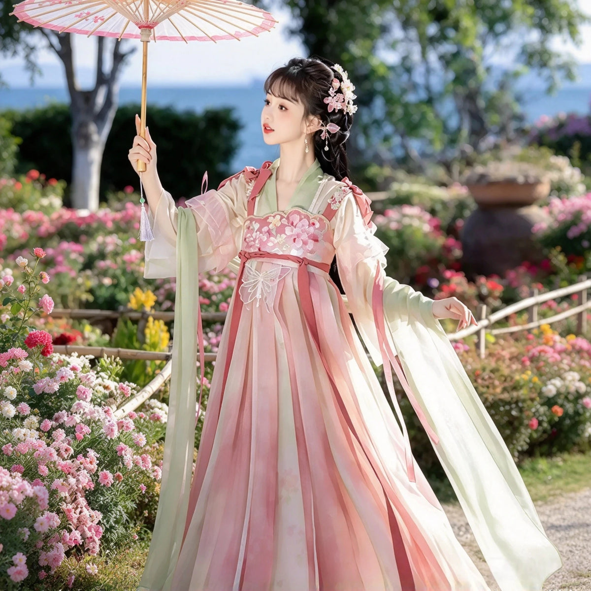 Floral Tang-inspired Hanfu set with a high-waisted skirt